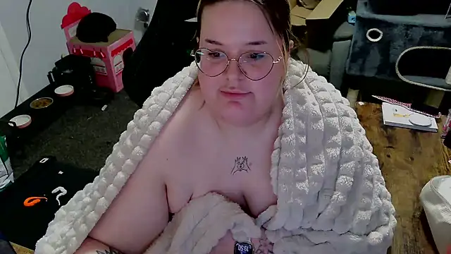 BBW-QUEENIE - TITTY WANK WITH DILDO