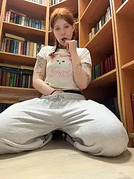 Freaky__Nikki - rub my tits under my top