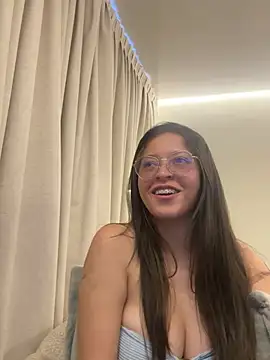 Clara_Belle - striptease in oil