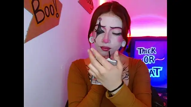 Victoria-Moon - Full naked and spank ass