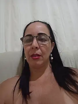 Regina475 - sitting on the face