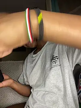 Teenyme - flash boobs