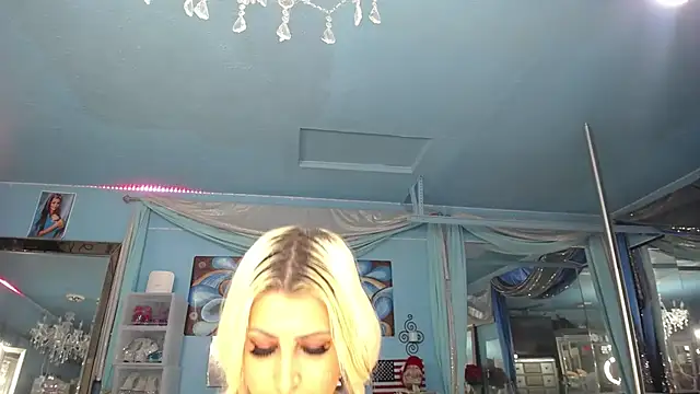 ADRIANNA_FOX - show tits