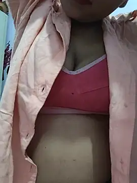 Hot-Soniya733 - Boobs Oil in public 🫣😘
