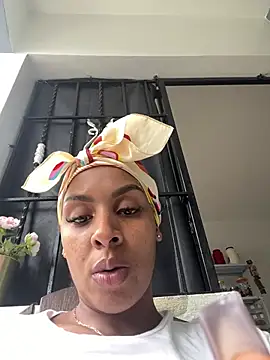 Julixxx22 - milk bath, fingers in the pussy