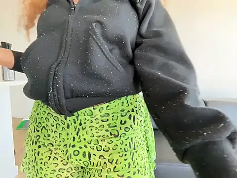 ReeseZen - Boobies out 10m +keep sweater off