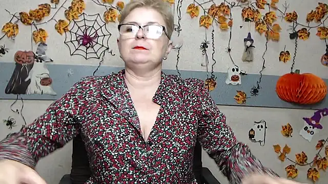EmiliaGree - bring out my naughty side