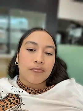 Tatiana123_ - Oil on my buttocks + fingers