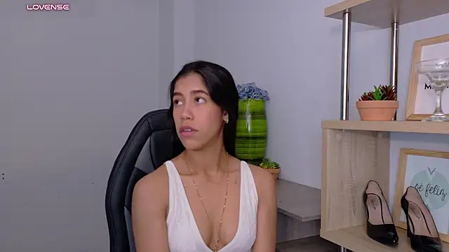 EmmiShery - Flash ass 🍑🍑🍑👀👀🥵