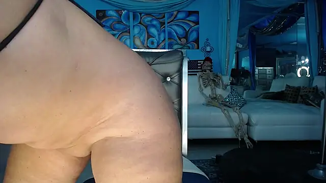 ADRIANNA_FOX - show tits