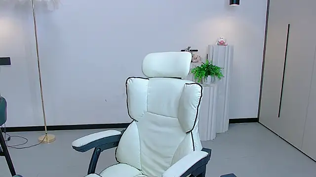 Sexy-girl-feifei - 30分钟脱掉上衣一首加特林舞蹈