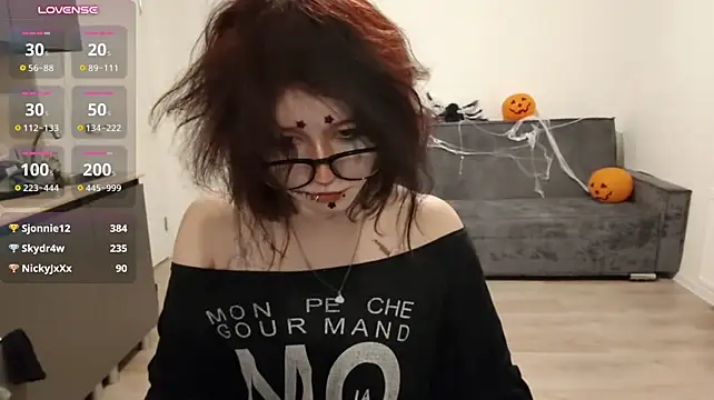 Finna_be - move my shorts lower+play with panties
