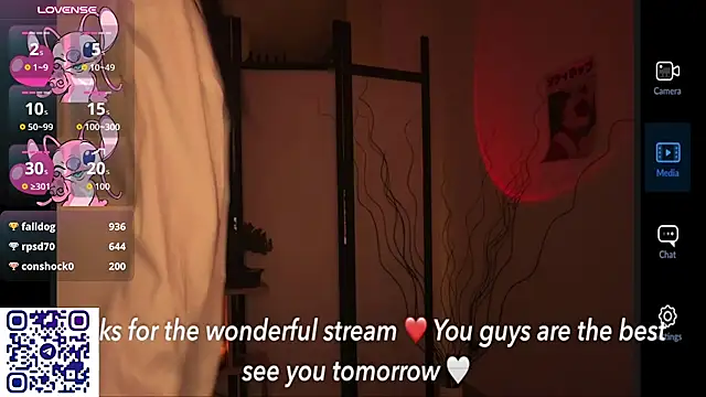 Secrettape - HOT STRETCHING IN FRONT OF CAM