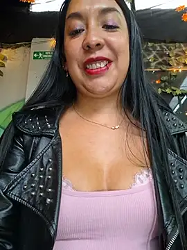 Keny__a - Removing your blouse in public 😈