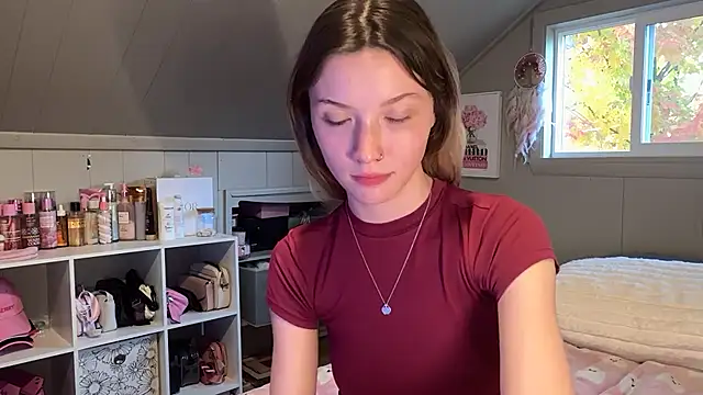 Kaialuvv - Strip to lingerie