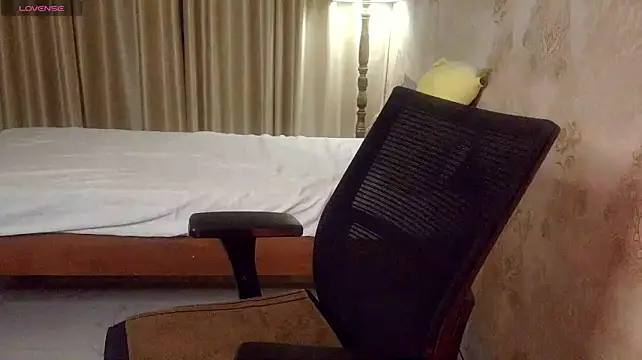 Hey_rhea - oil show