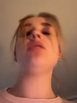 ChiaraVelvet - Show my Ass Doggy Pose 10 sec🥵