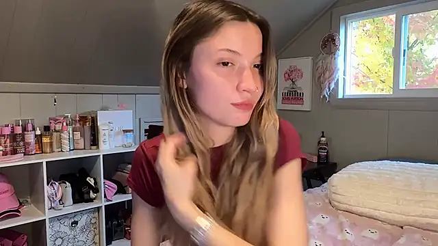 Kaialuvv - Strip to lingerie