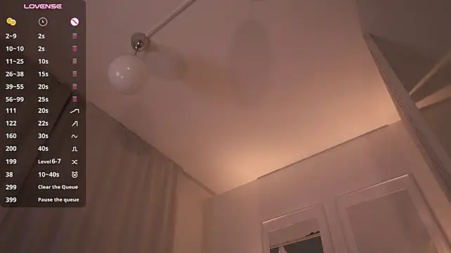 Sara_Lewwis_ - handbra(small flash)