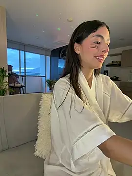 ZaraLuuv - Flash pussy with oil