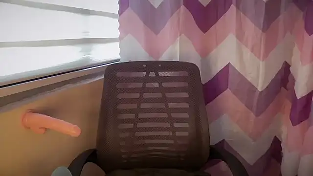Yourmommy_pia - SHOW PUSSY AND USE VIBRATOR