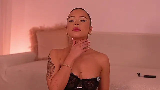 Nickybenzz - Let me spit on your cock 💦