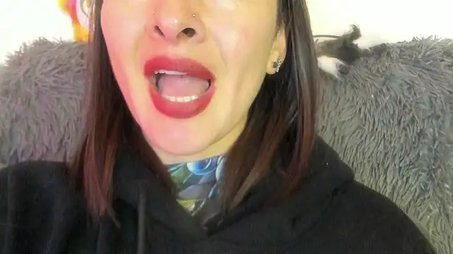 Queen_fetish - WET KISS