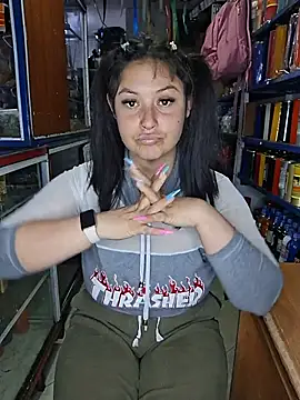 Isa_bella95 - Squirt in shop
