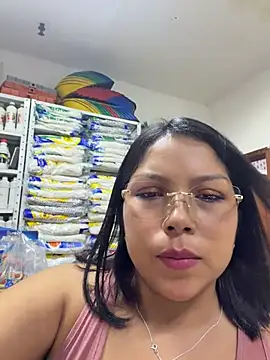 ISABELLA__LUNA - I play with my pussy in the store bathro