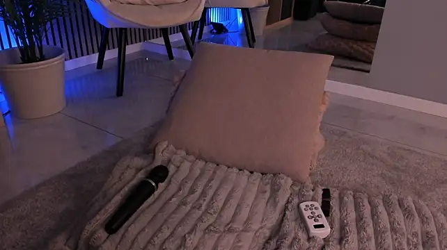 TiaCyrrus - Doggy fingering 😈💦