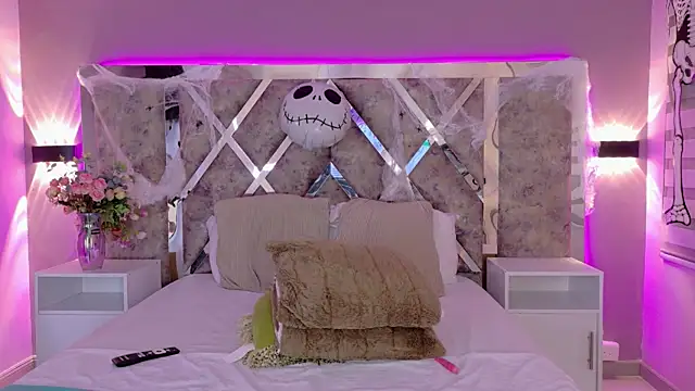 MarianaGarciaa__ - my ass in your face without panties
