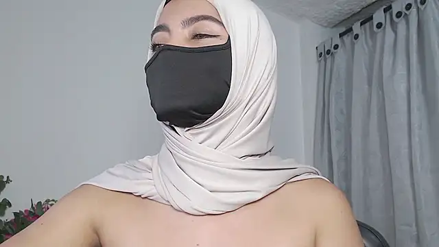 Jade_nassar - I get wet while I masturbate