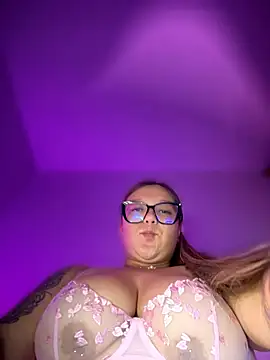 KinkyJessyHotxx - Squatting down near the camera open puss
