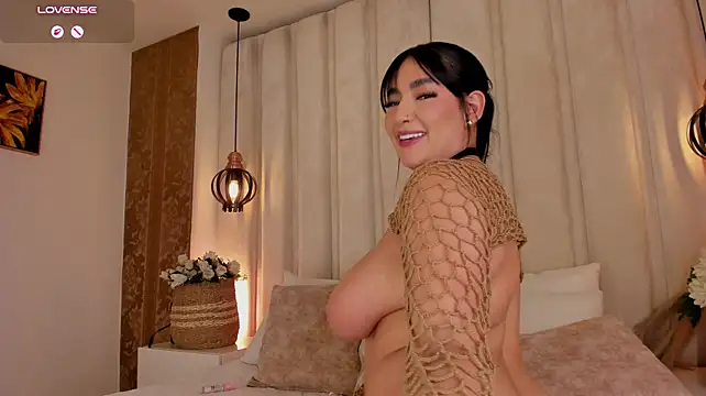 LanaDeluca - Clit play close to cam really wet