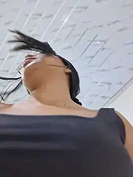 -VICKKY - My friends touch my breasts