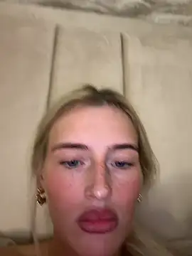 Blondetart69 - SIT NAKED LEGS SPREAD 5MIN