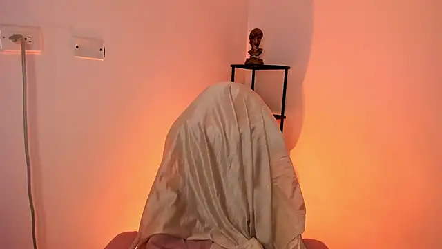 EmaTramel1 - Twerk clothed🎃