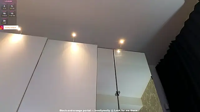 Lovelly_molly1 - play with nipples