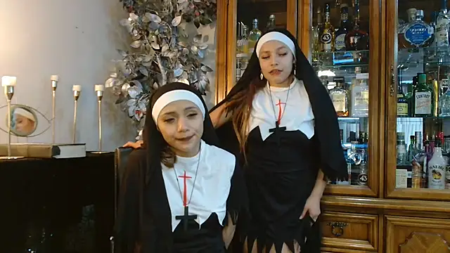 3littles - let me see beneath your cloak.... ?