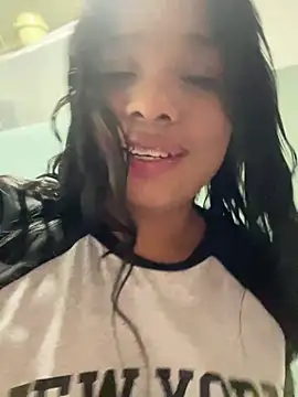 Rashell1_Queen - let me see your delicious tits