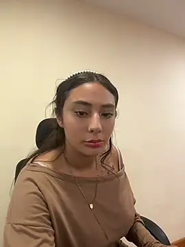 Caroline_bennett - I take off my bra