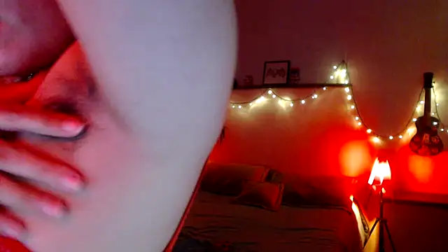 Venus_666 - naked and lick armpits