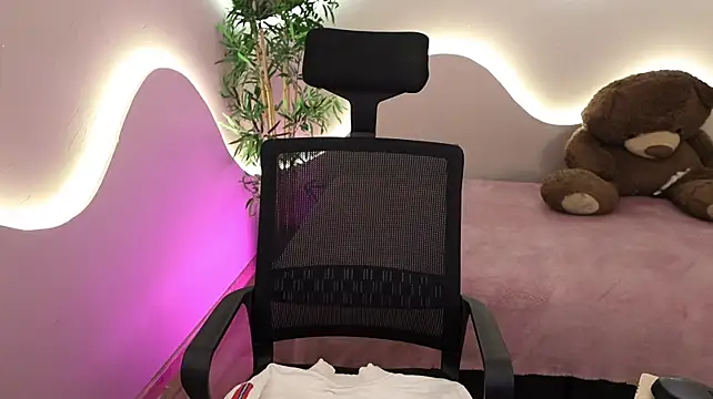 Emma_Lirys - Shake tits