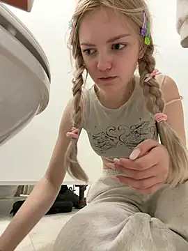 Elsawhere - gently stroke my neck🧸