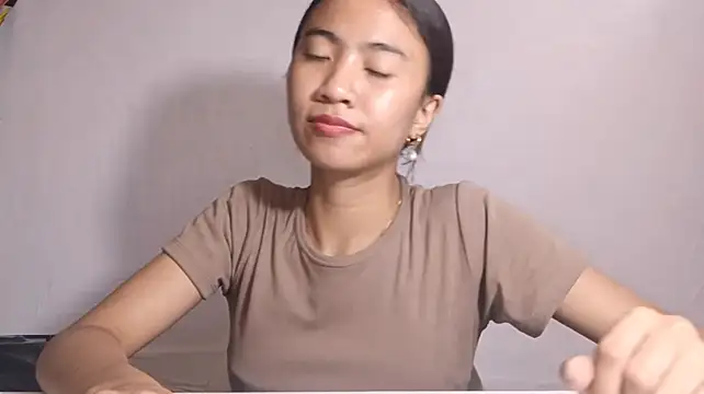 DeeannGunby - Lower shorts/skirt and tease with ass
