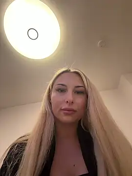 SarahWildy - Fingers on my Pussy with pentis🥵💦