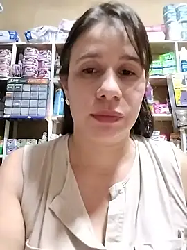 MIA-LARIOS - Abrir culo y masajear