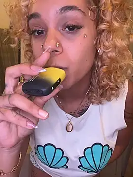 Trixie_June - Play with the tits