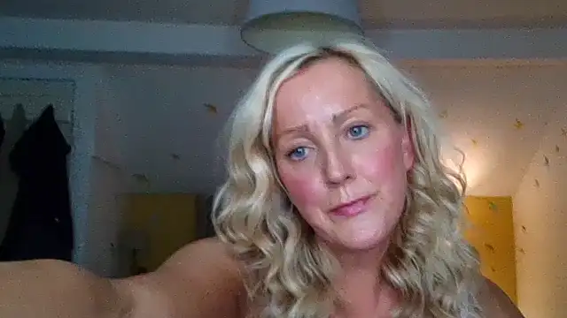 Naughtyhousewifexxx - Pussy Play 5 Mins