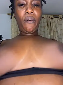 Dulceyesi - slap pussy + spit and play 😈